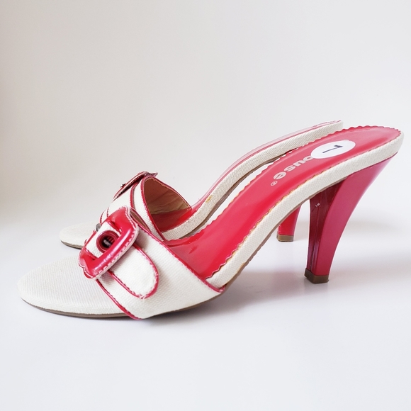 Vintage Dollhouse Cream and Red Slip-on Heels - Picture 2 of 16